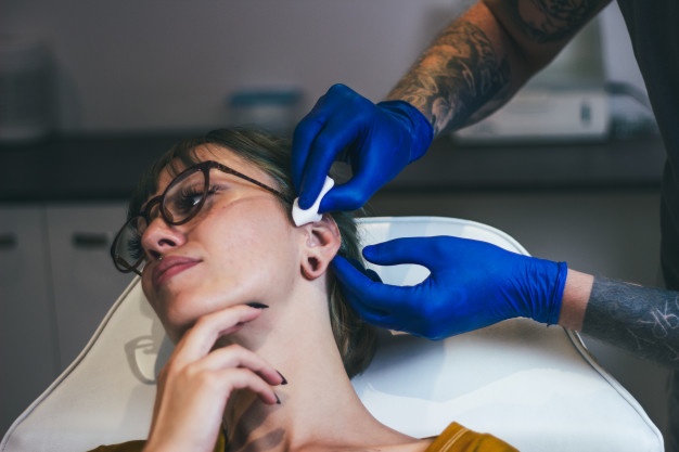 تعرف على عملية تجميل الأذن وأنواعها المختلفة